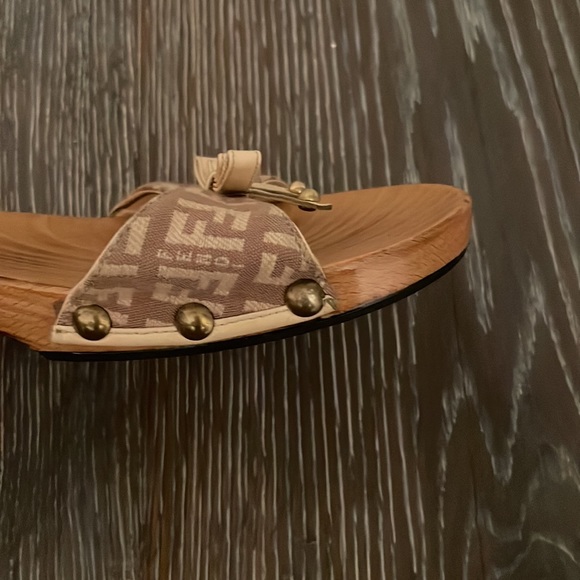 Fendi Zucca Sandals with hardware - Picture 4 of 5